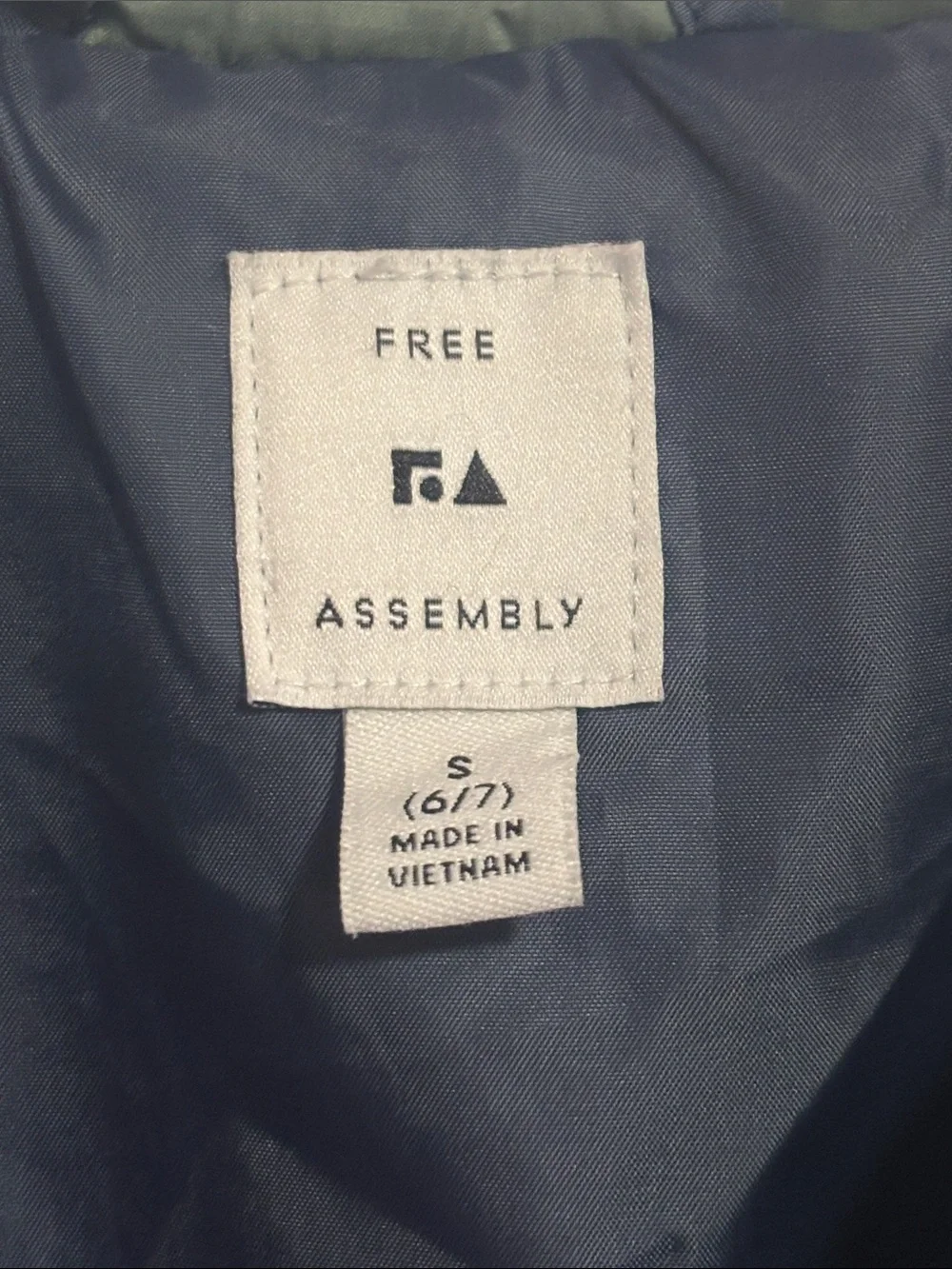 Free Assembly lightweight quilted
